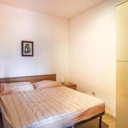 2 Bedroom Cozy In Apartment *
