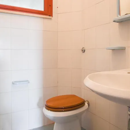 2 Bedroom Cozy In Apartment